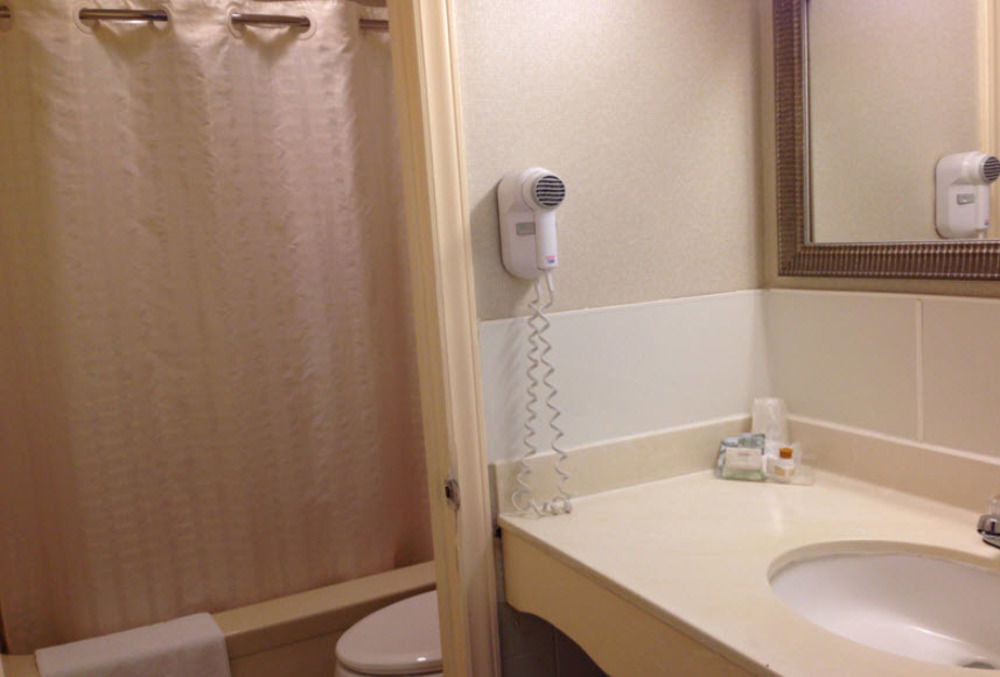 Wilbraham Inn Ludlow Εξωτερικό φωτογραφία