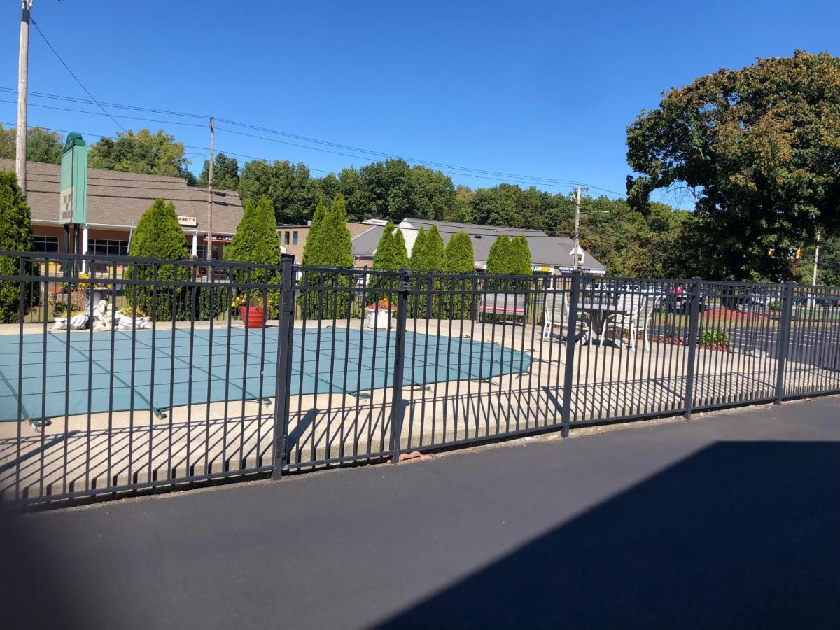 Wilbraham Inn Ludlow Εξωτερικό φωτογραφία